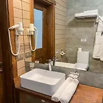 Osonnya Karpaty Medical & Skhidnytsia